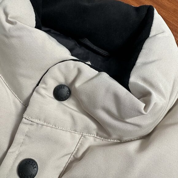 Canada Goose White Down Vest - Picture 8 of 8